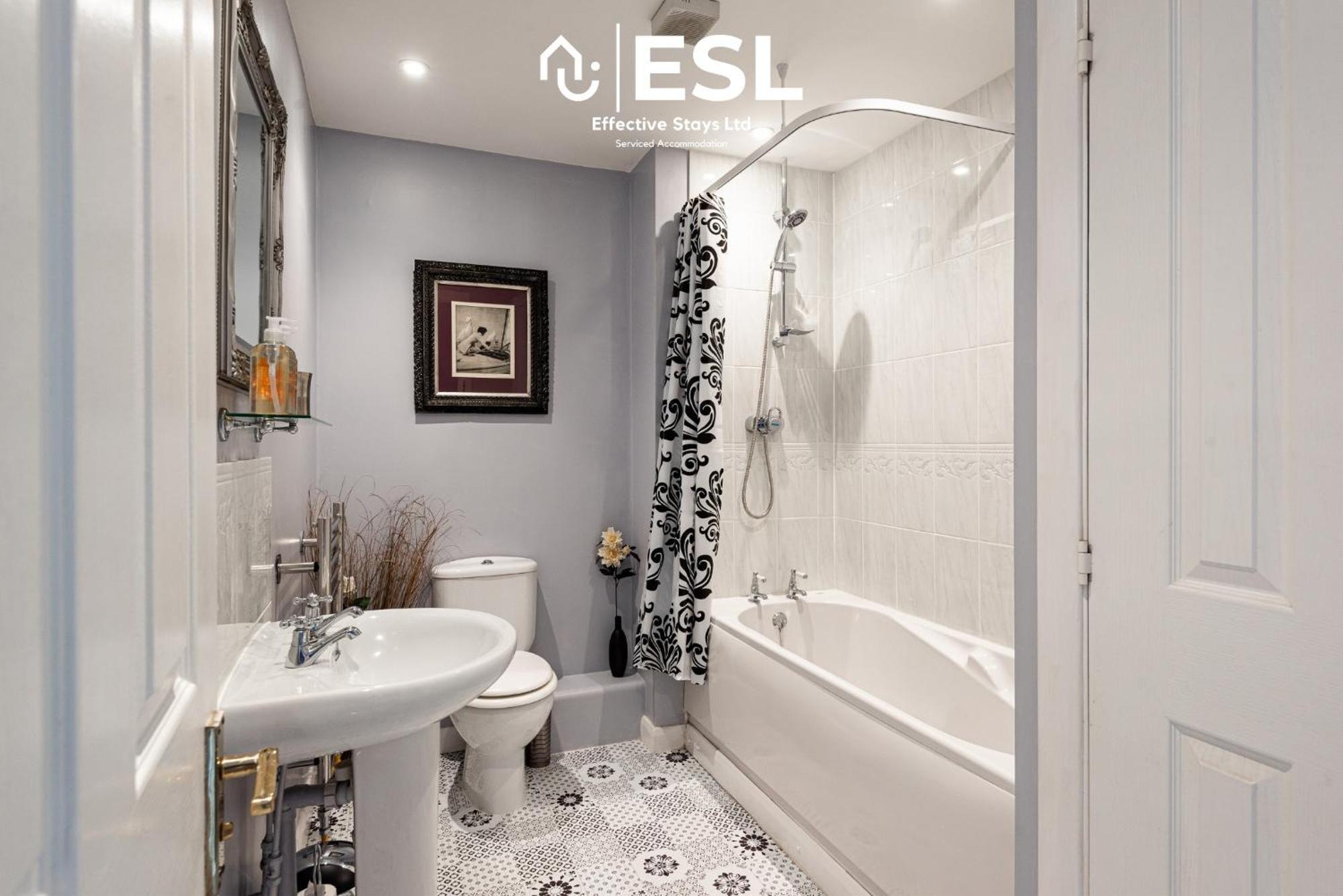 4 Bedroom Townhouse 10Mins Walk From Shrewsbury Town Centre With Parking ภายนอก รูปภาพ