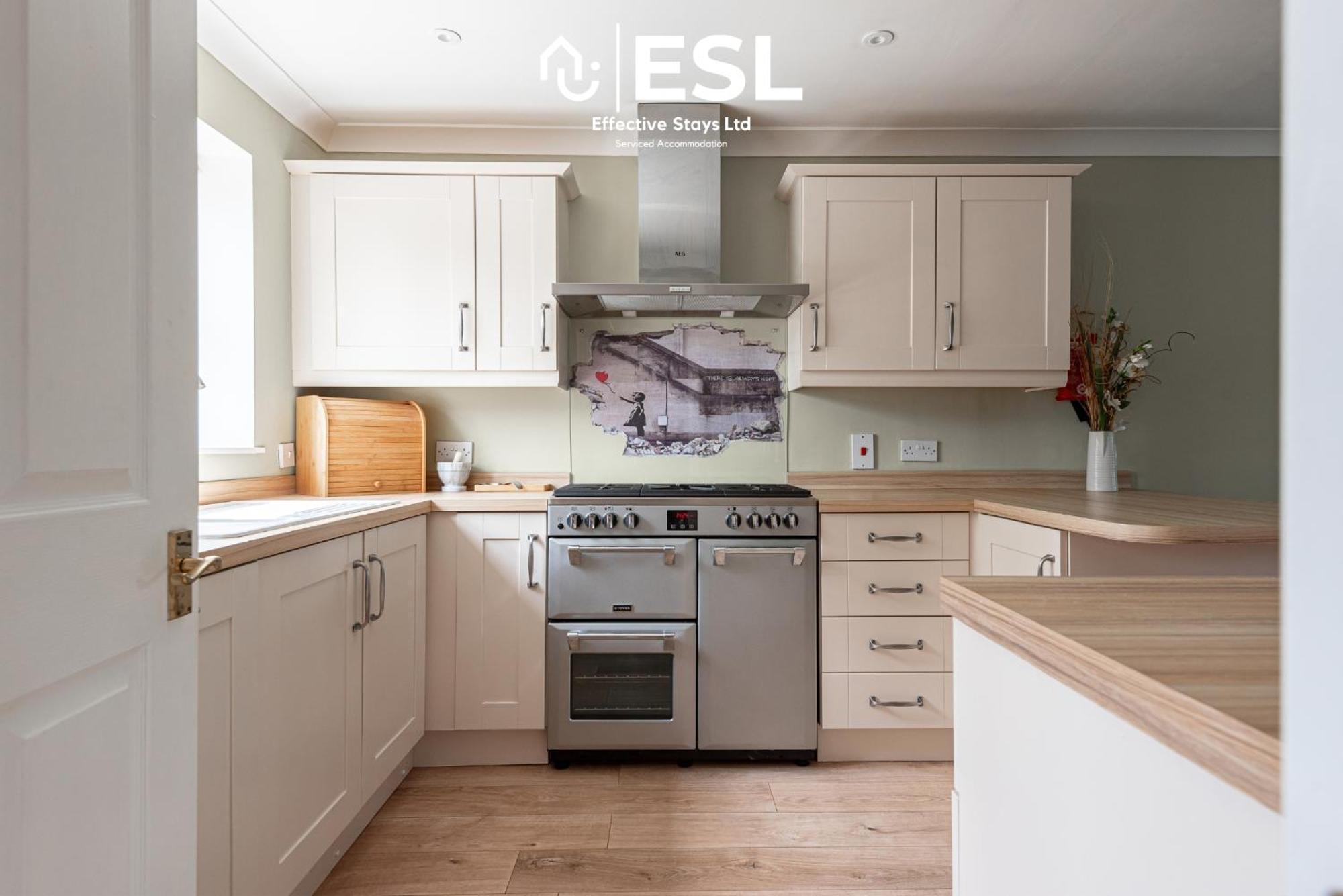4 Bedroom Townhouse 10Mins Walk From Shrewsbury Town Centre With Parking ภายนอก รูปภาพ