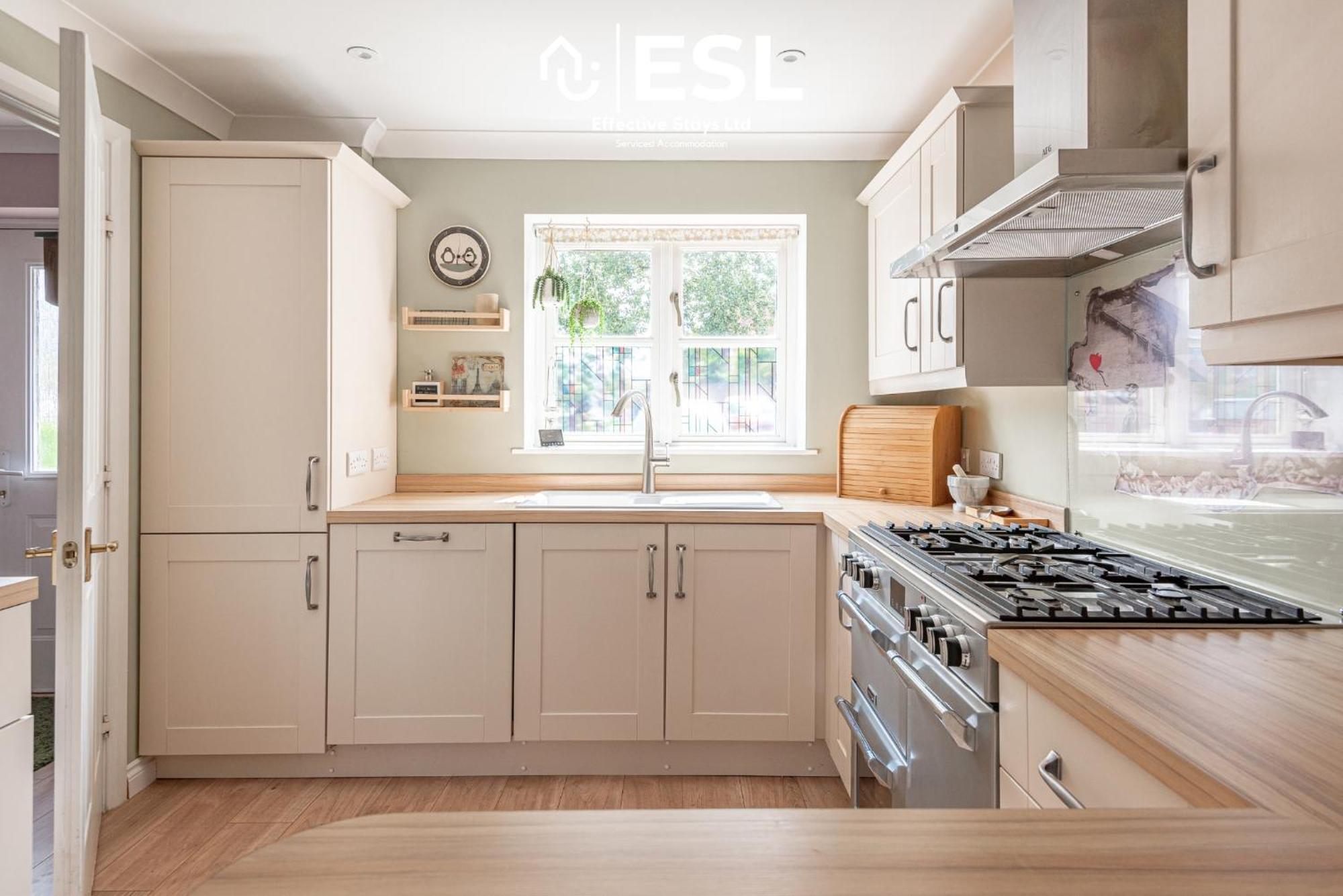 4 Bedroom Townhouse 10Mins Walk From Shrewsbury Town Centre With Parking ภายนอก รูปภาพ